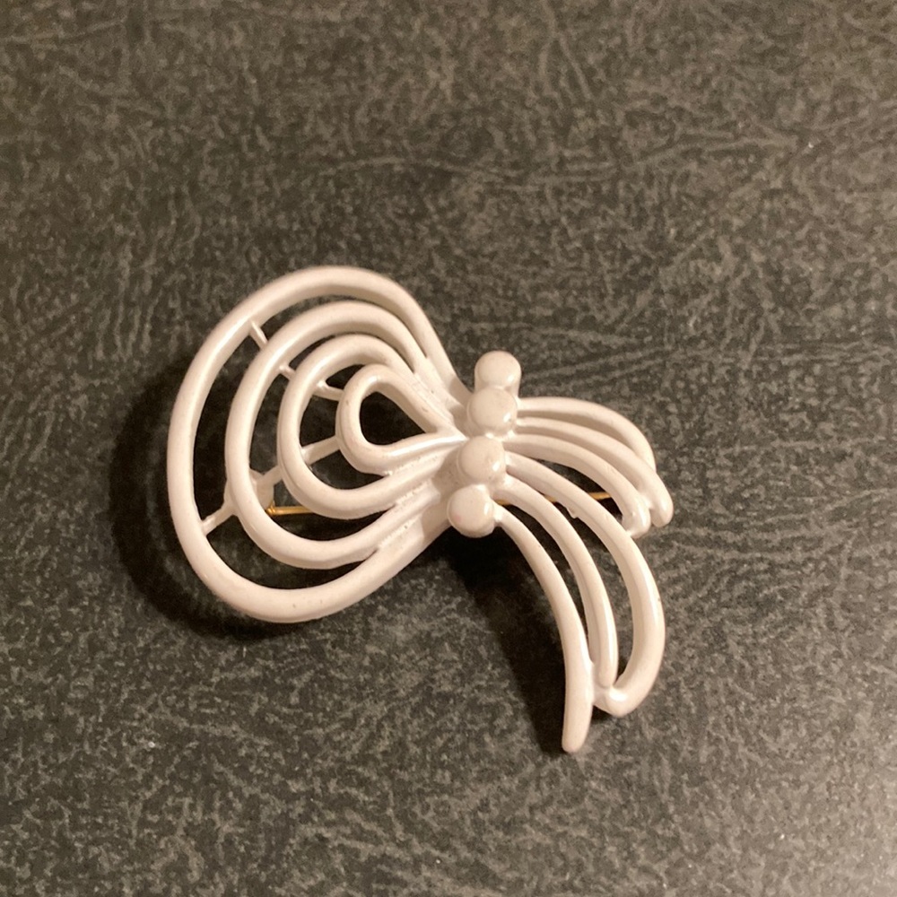 Vintage- Lovely Ecru Swirl - “Monet” Costume Pin - $9